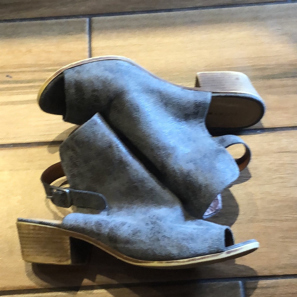 grey lucky brand US 4